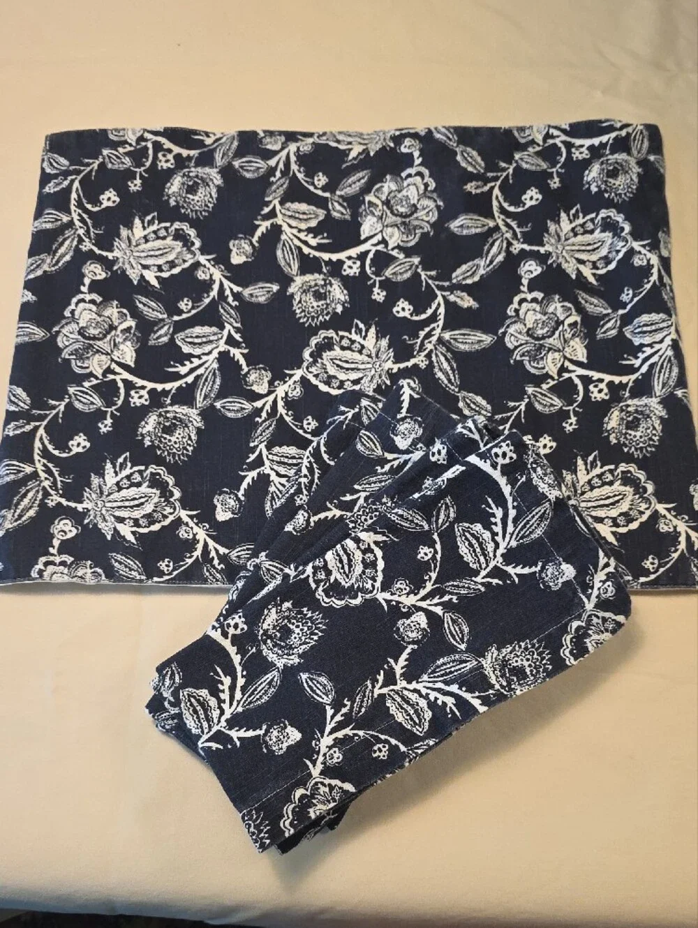 Southern Living Navy/White 100%  Cotton Place Mat/Napkin Set Of 4.